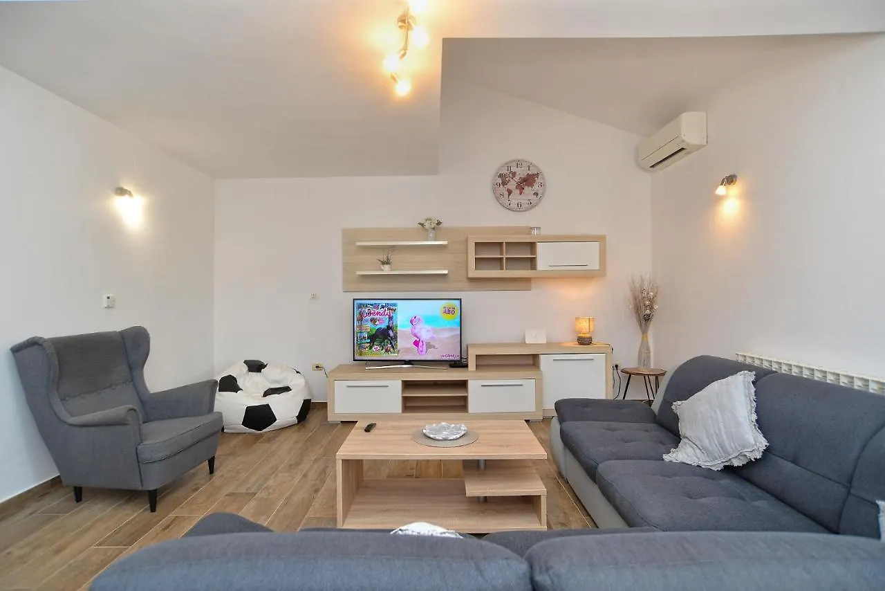 House Liznjan 2273别墅